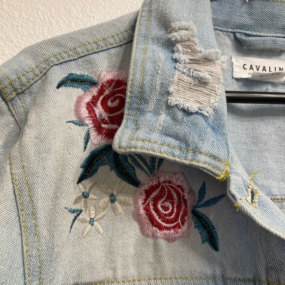 Cavalini Distressed Light Wash Denim Jacket, Floral Embroidery, Women’s Medium - Picture 3 of 8